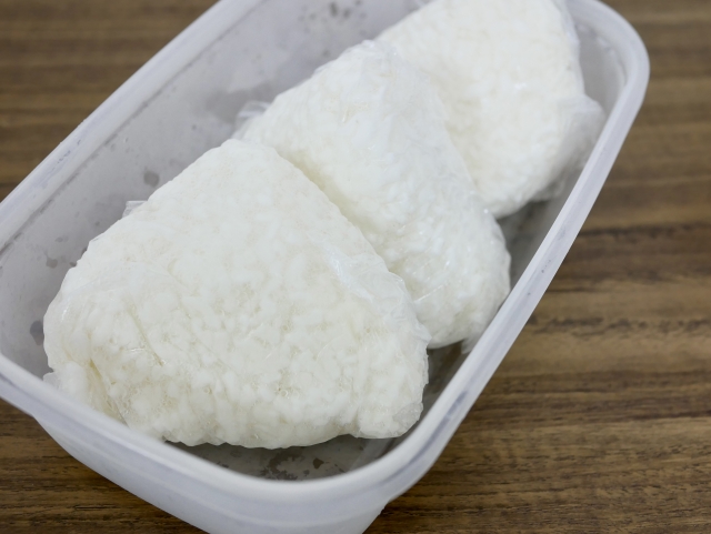 ご飯をタッパーで冷凍保存